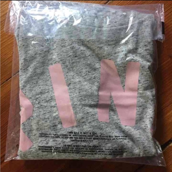 VS PINK SHRUNKEN TEE SIZE LARGE *NEW* - Picture 4 of 4